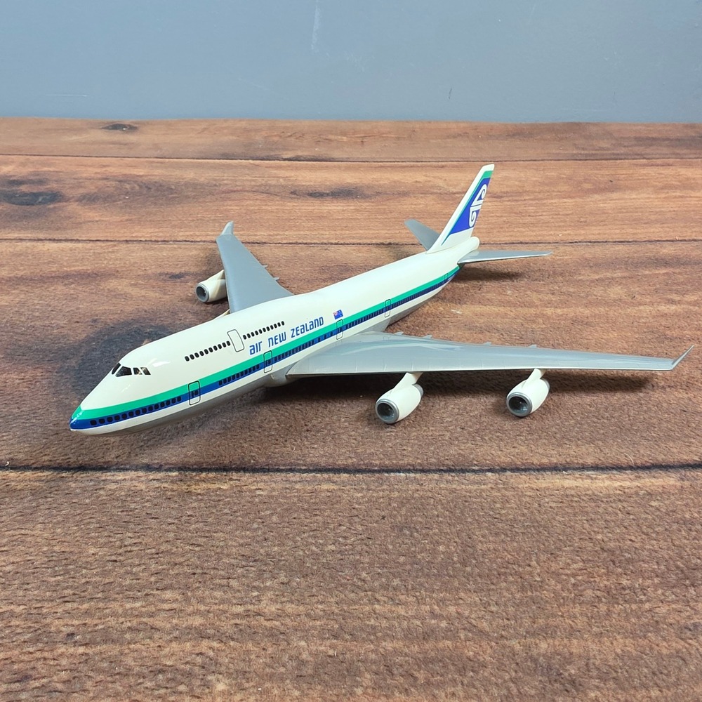 Air New Zealand Boeing 747-400 Airplane Model OS White Excellent Pacific Wave